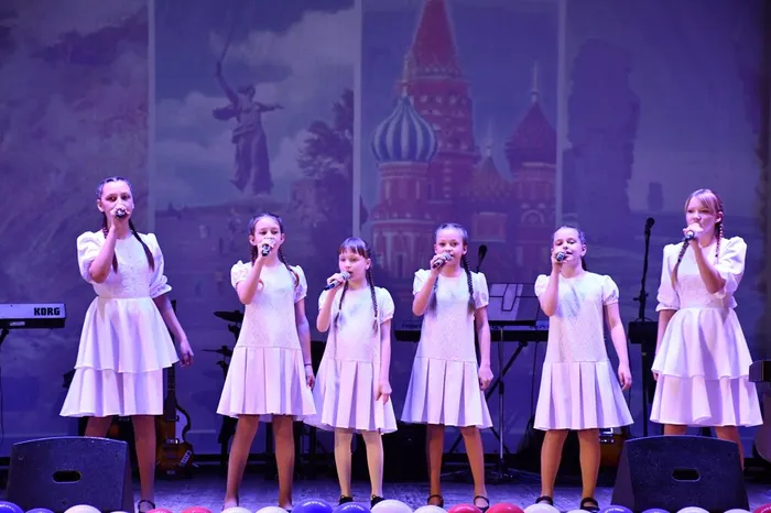 photo_5244490394152670887_w