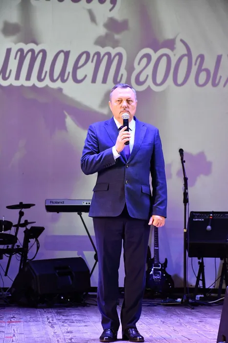 photo_5402604147657800499_w