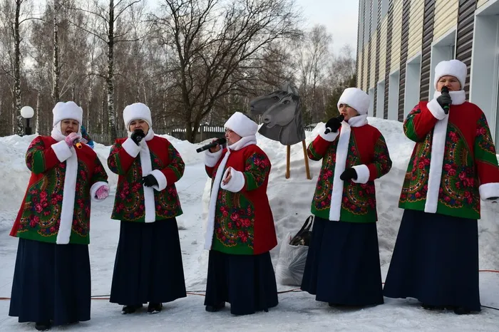 photo_5242238594338984949_w