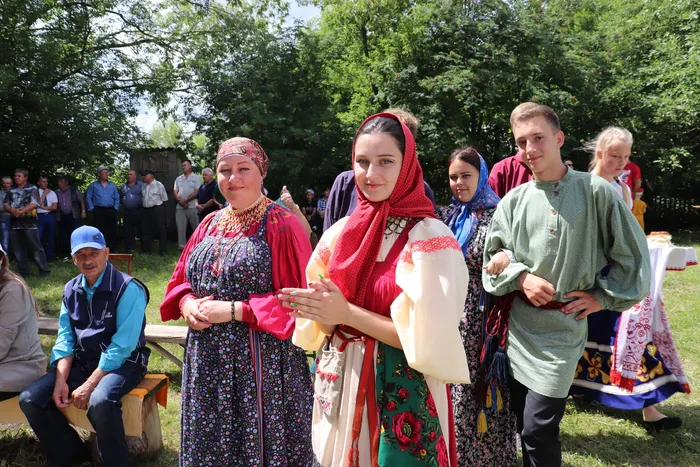 Народный фольклорный ансамбль Большеречье.JPG