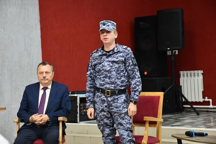 photo_5402604147657800572_w