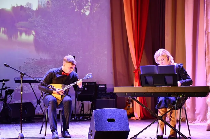 photo_5402604147657800501_w