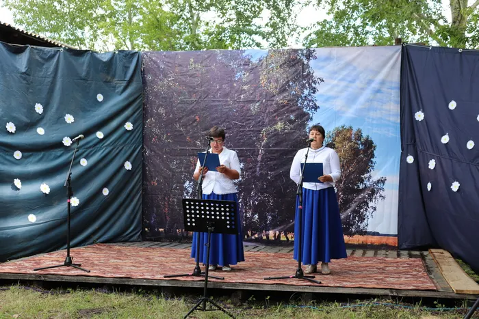 Ведущие праздника.JPG