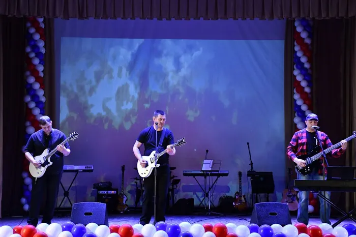 photo_5244490394152670894_w