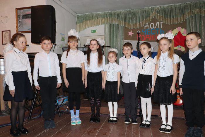 Учащиеся начальных классов Озеро-Петровской СОШ благотворительный концерт 19.02.2023
